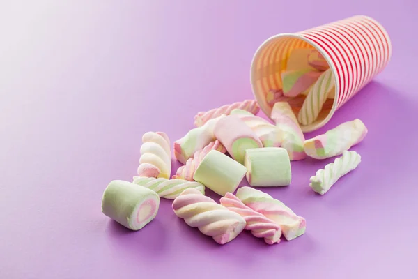 Zoete kleurrijke marshmallows. — Stockfoto