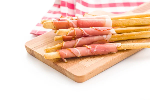 Parma skinka prosciutto med grissini breadsticks. — Stockfoto