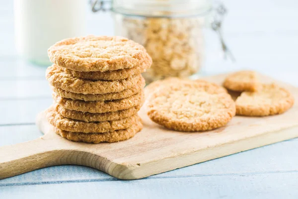 Crispy oatmeal cookies. — Stock Photo, Image