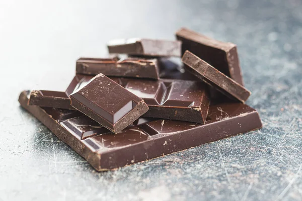 Темний шоколад у плитці — стокове фото