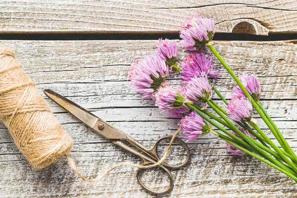 Schnittlauch mit Blumen — Stockfoto