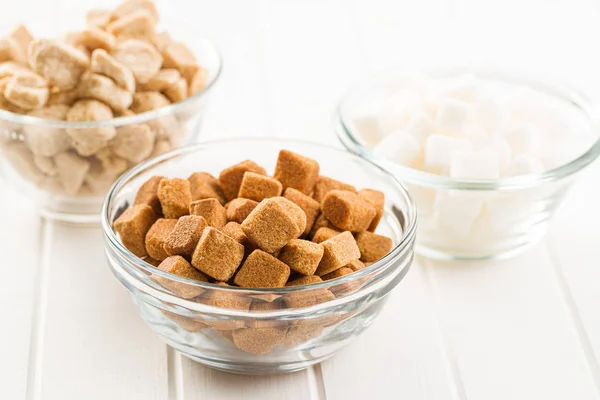 White and brown sugar cubes. — Stock Photo, Image