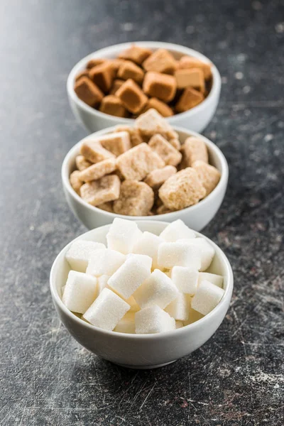 White and brown sugar cubes. — Stock Photo, Image