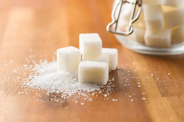 Cubos de açúcar branco doce. — Fotografia de Stock