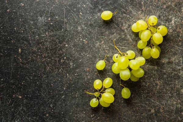 Smakelijke groene druiven. Witte druif. — Stockfoto