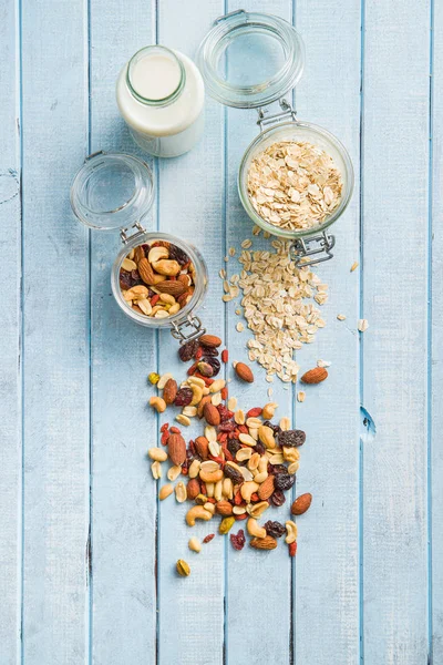 Mix of various nuts, raisins and oatmeal. — Stock Photo, Image