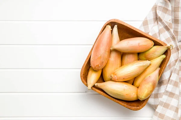 A cebola de chalota dourada. Lâmpadas frescas. — Fotografia de Stock