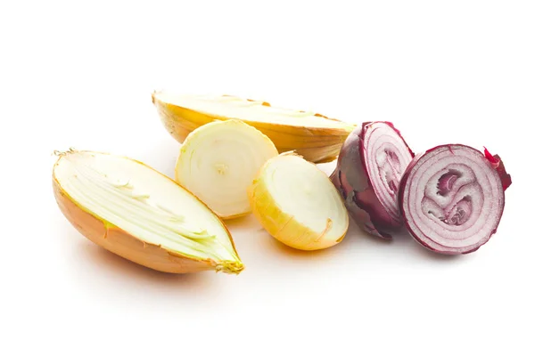 The golden shallot onion. Halved fresh bulbs — Stock Photo, Image