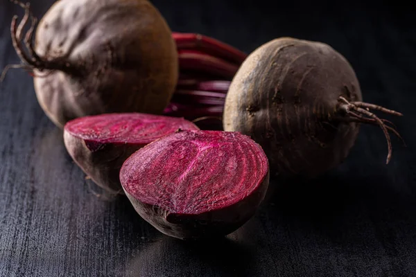 In Scheiben geschnittene rohe Rote Bete. — Stockfoto