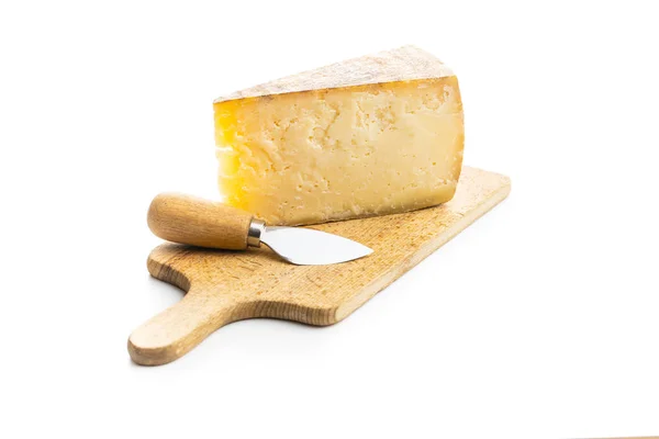 Блок вкусного сыра. — стоковое фото