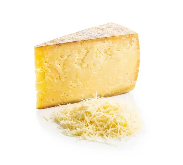 Sabroso queso rallado. Queso parmesano . — Foto de Stock