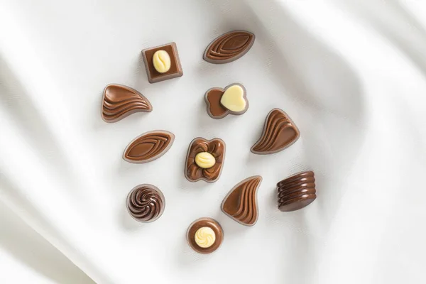 Різні Пралінові Цукерки шоколадні — стокове фото