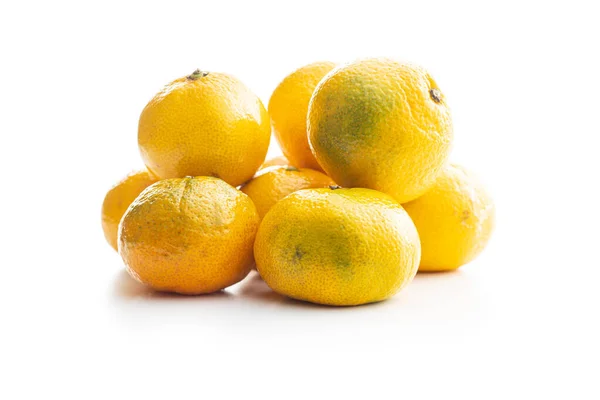 Čerstvé žluté mandarinky. — Stock fotografie