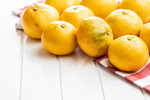 Fresh yellow tangerines. — Stock Photo, Image