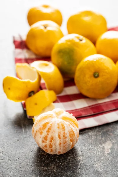 Mandarines jaunes fraîches . — Photo