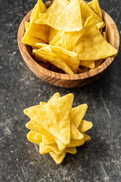 Mais-Nacho-Chips. Gelbe Tortilla-Chips — Stockfoto