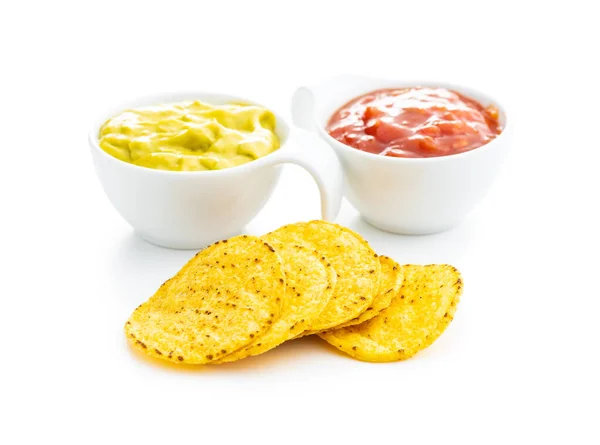 Mais-Nacho-Chips mit Avocado und Tomatendip. Gelbe Tortilla — Stockfoto