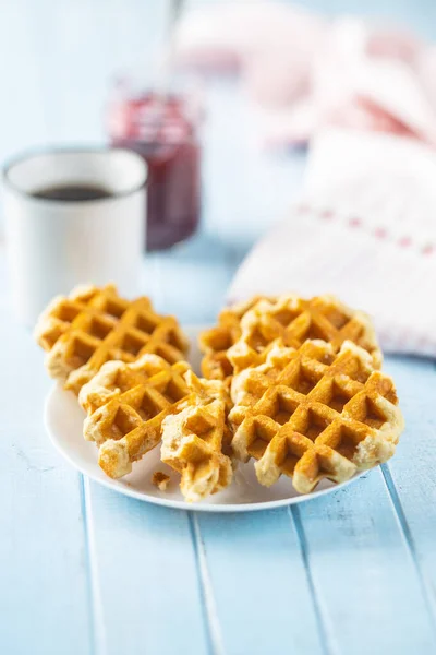 Waffles doces saborosos . — Fotografia de Stock