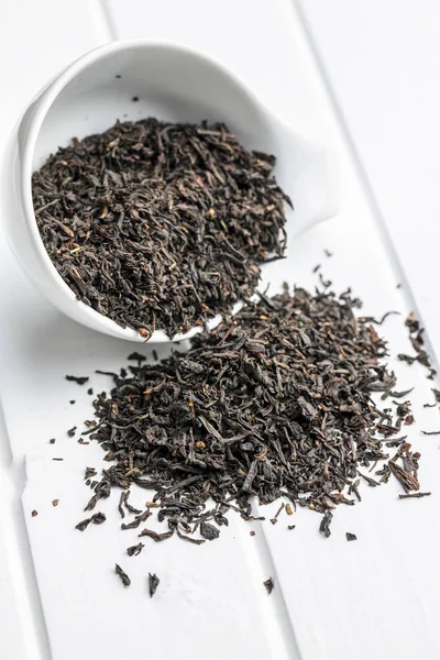Suszone liście czarnej herbaty. — Zdjęcie stockowe
