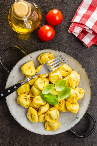 Tortellini Pasta Italian Stuffed Pasta Basil Leaves Pan Top View — Stock Photo, Image