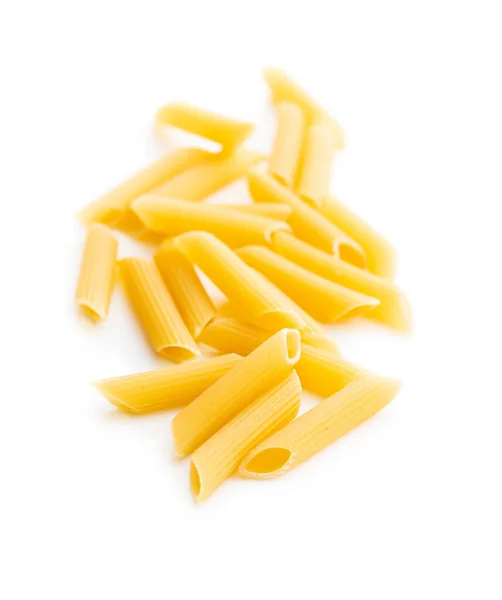 Ungekochte Penne Nudeln Getrocknete Italienische Pasta Isoliert Auf Weißem Hintergrund — Stockfoto