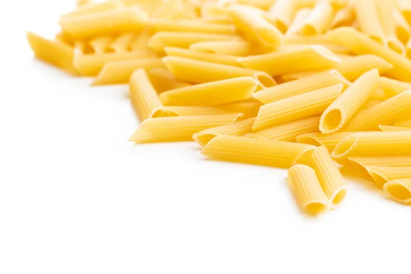 Massa Penne Não Cozida Massa Italiana Seca Isolada Sobre Fundo — Fotografia de Stock