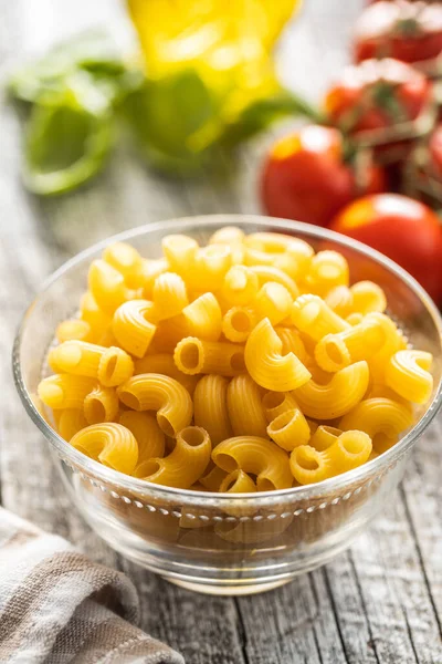 Rohe Italienische Pasta Glasschüssel Auf Holztisch — Stockfoto