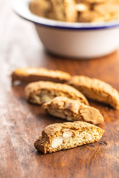 Zoete Italiaanse Cantuccini Koekjes Amandelkoekjes Houten Tafel — Stockfoto