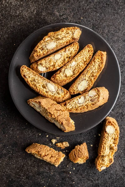 Süße Italienische Cantuccini Kekse Mandelgebäck Auf Teller Ansicht Von Oben — Stockfoto