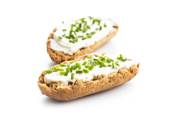 Pane Croccante Con Formaggio Cremoso Peperoncino Verde Isolato Sfondo Bianco — Foto Stock