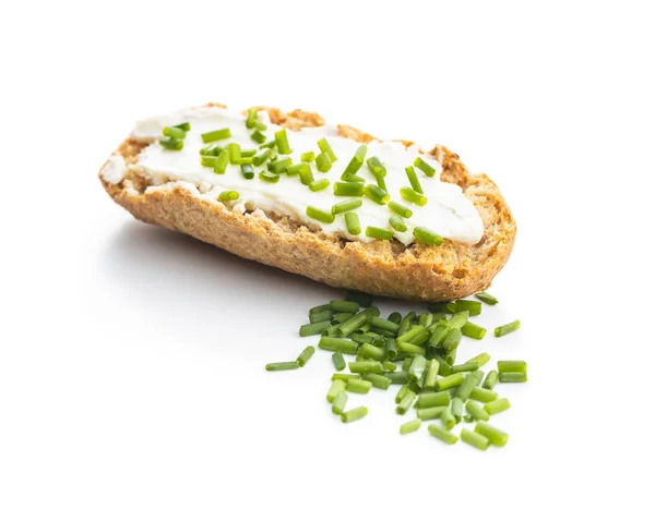 Pane Croccante Con Formaggio Cremoso Peperoncino Verde Isolato Sfondo Bianco — Foto Stock