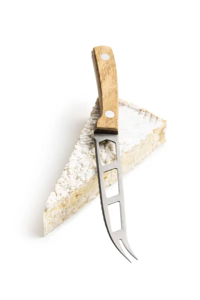 Queso Brie Queso Blando Blanco Con Molde Blanco Cuchillo Aislado — Foto de Stock