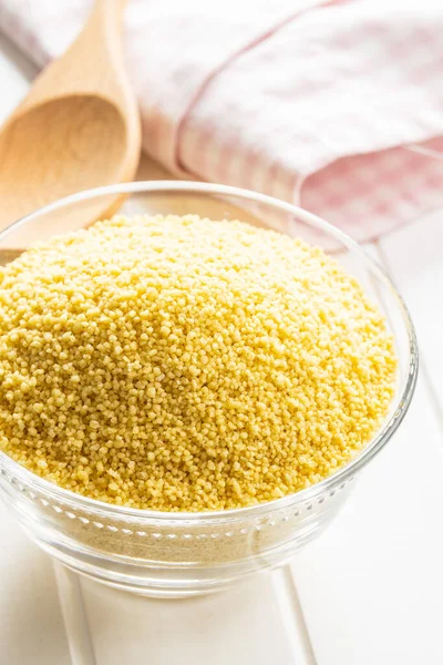 Trockener Gelber Couscous Schüssel — Stockfoto