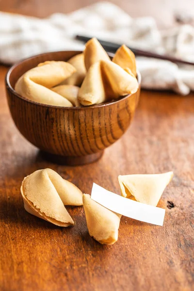 Chinese Gelukskoekjes Fortune Koekjes Houten Tafel — Stockfoto