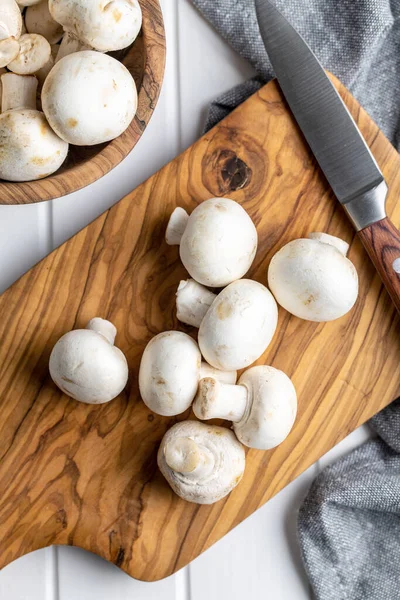 Fresh White Champignon Mushrooms Cutting Board Top View — Stock Photo, Image
