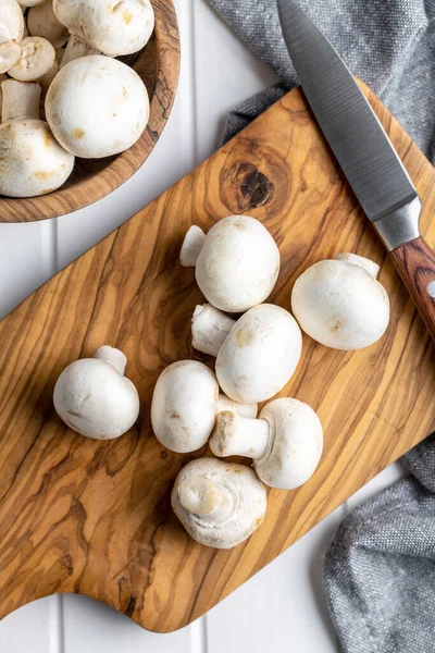 Verse Witte Champignon Champignons Snijplank Bovenaanzicht — Stockfoto