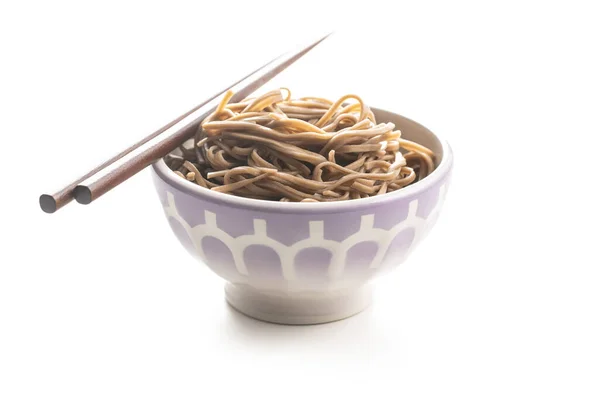 Macarrão Soba Cozido Tradicional Ásia Massas Tigela Isolado Branco Fundo — Fotografia de Stock