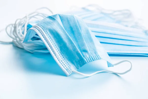 Maschere Carta Blu Corona Protezione Contro Virus Sfondo Blu — Foto Stock