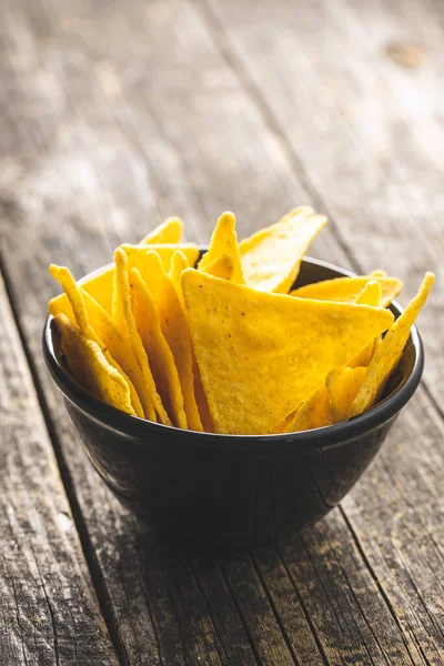 Gesalzene Tortilla Chips Schüssel Auf Holztisch — Stockfoto