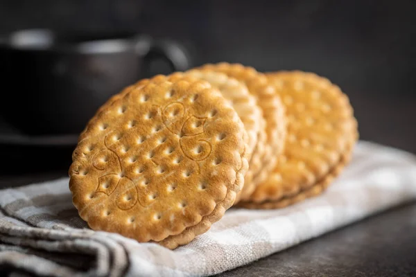 Biscuits Sandwich Sucrés Sur Une Serviette Carreaux — Photo