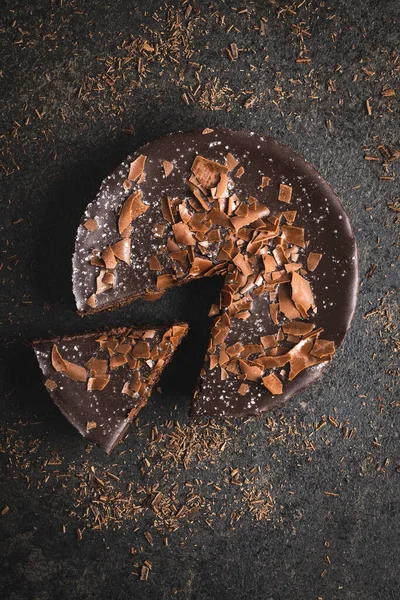 Zoete Chocolade Kaastaart Zwarte Tafel Bovenaanzicht — Stockfoto