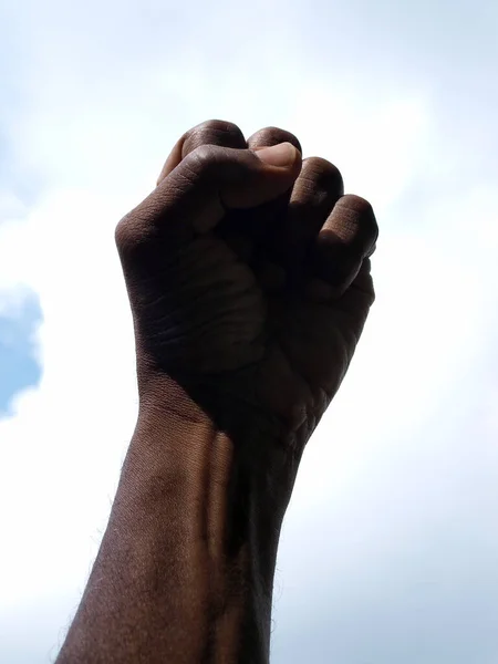 Foto Der Geballten Hand Eines Afroamerikaners Zur Faust Macht Und — Stockfoto