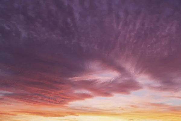 Dramatisk Solnedgång Moln Med Rosa Och Lila Himmel — Stockfoto