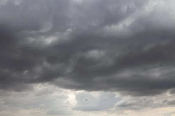 Cielos Tormentosos Con Nubes Grises Fondo Meteorológico Natural Que Muestra — Foto de Stock