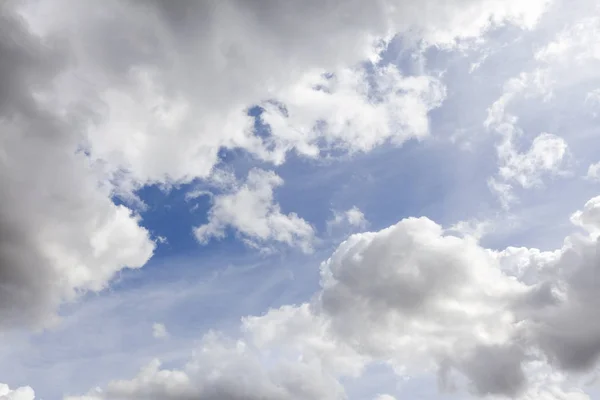 Bianco Nuvole Estive Cielo Blu Sfondo — Foto Stock