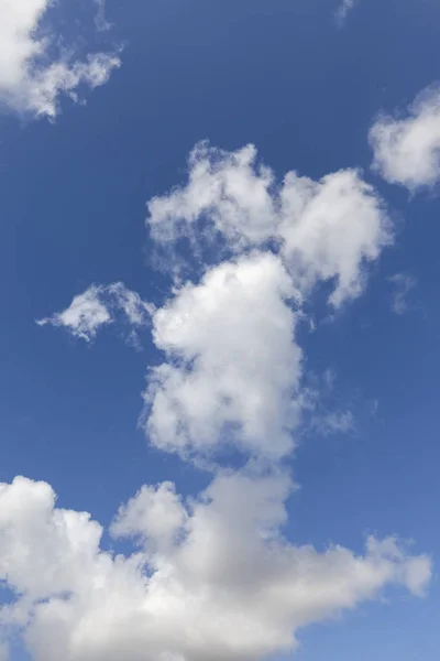Nuvole Bianche Gonfie Uno Sfondo Blu Cielo Cielo Naturale Vista — Foto Stock