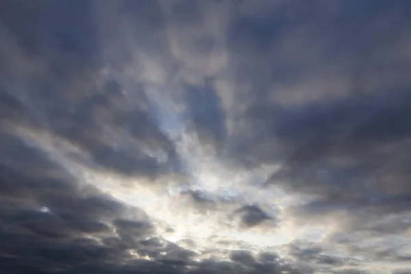 Cielo nublado con sol rompiendo 0198 — Foto de Stock