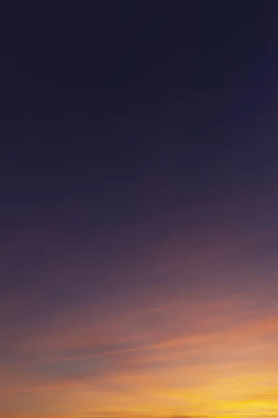 Céu por do sol e nuvens alaranjadas 0573 — Fotografia de Stock