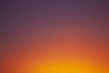 Berrak gündoğumu turuncu gökyüzü