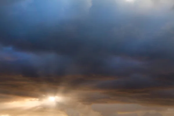 Nascer do sol nuvens de tempestade — Fotografia de Stock